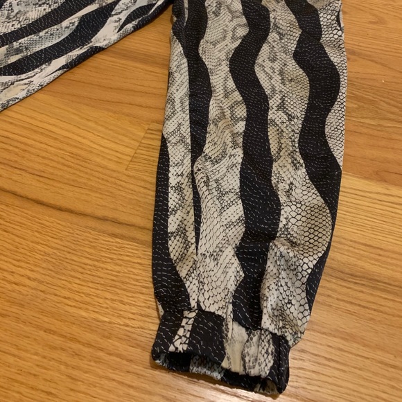BISHOP + YOUNG 🐍SNAKESKIN PRINT JOGGERS - Picture 2 of 5
